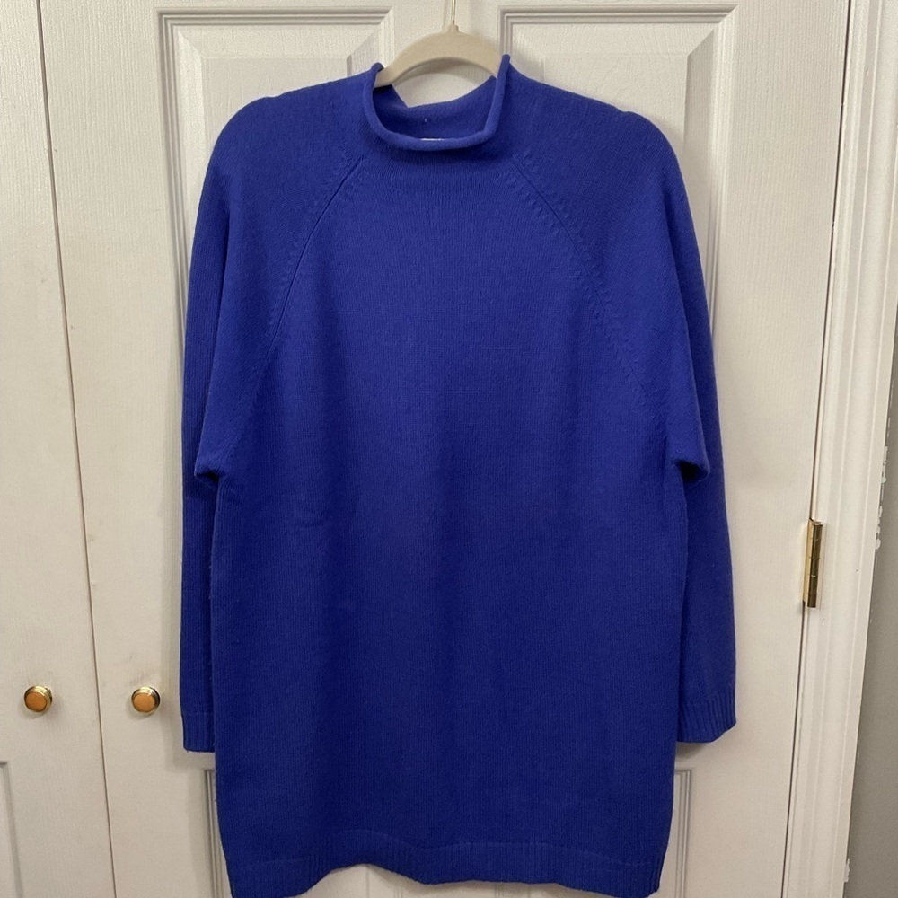 Adrienne Vittadini sweater. Lambswool, angora, rabbit hair. Size L.